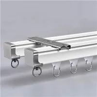 מסילה לווילונות עם ווים למסלול